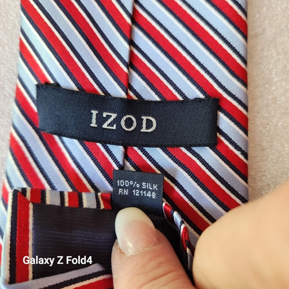 IZOD Stripe Tie Navy Blue & Red 100% Silk Men's Necktie - Picture 3 of 6